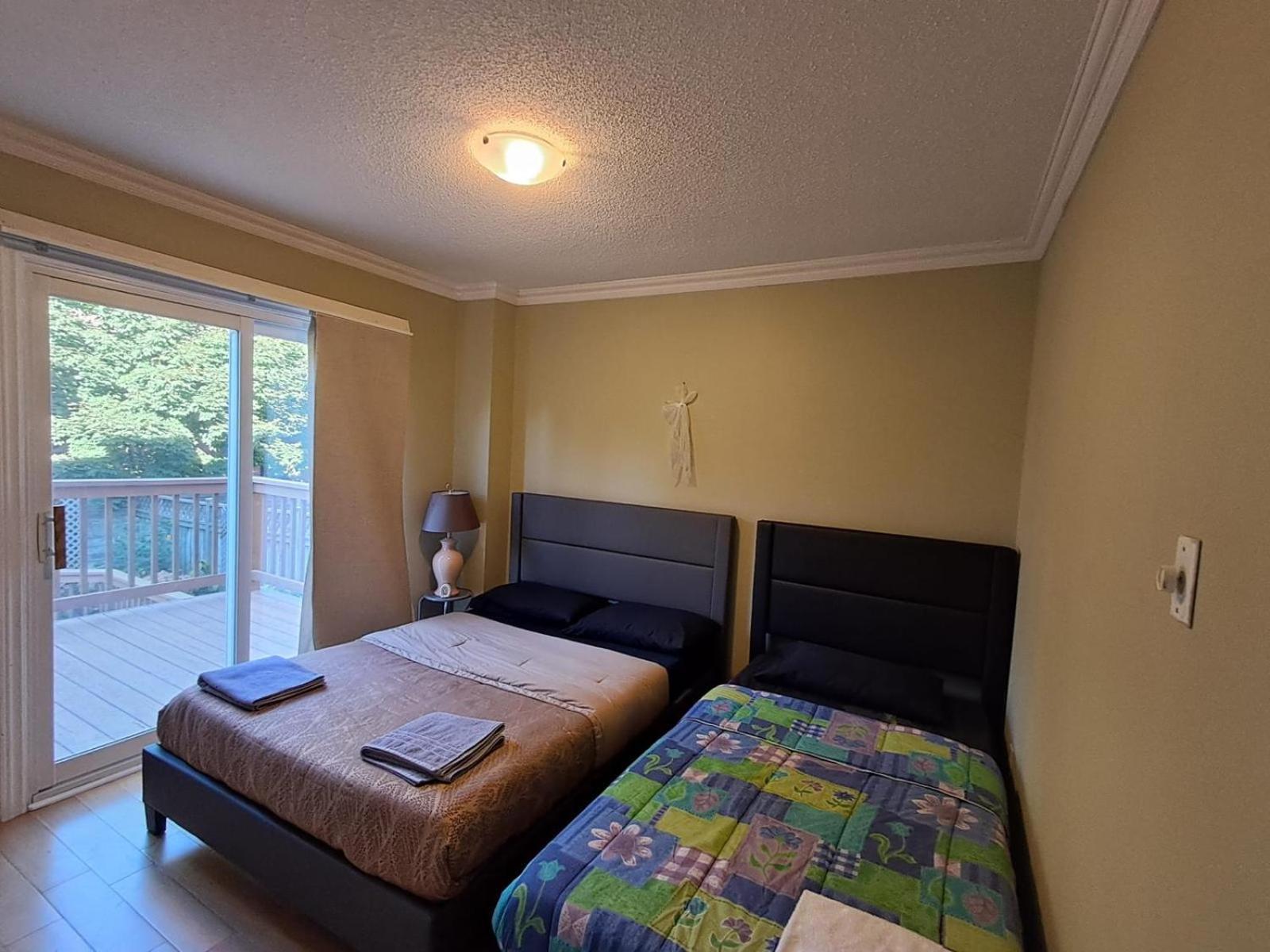 Room With Private Patio Next To Toronto Airport Mississauga Eksteriør billede